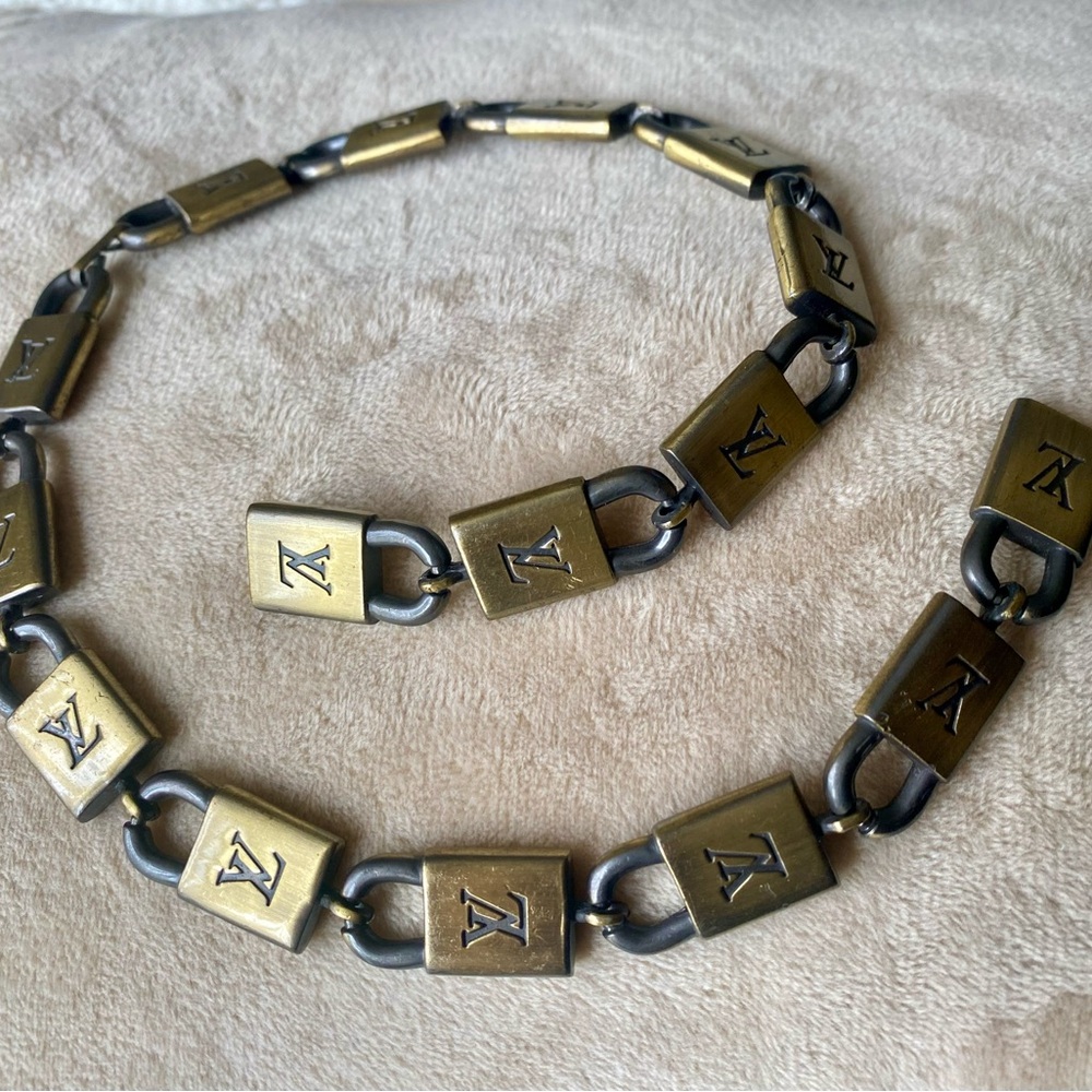 Auth Louie Vuitton Padlock Chain Strap